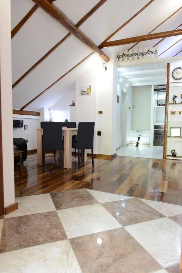 Apartman Rustik Belgrado Buitenkant foto
