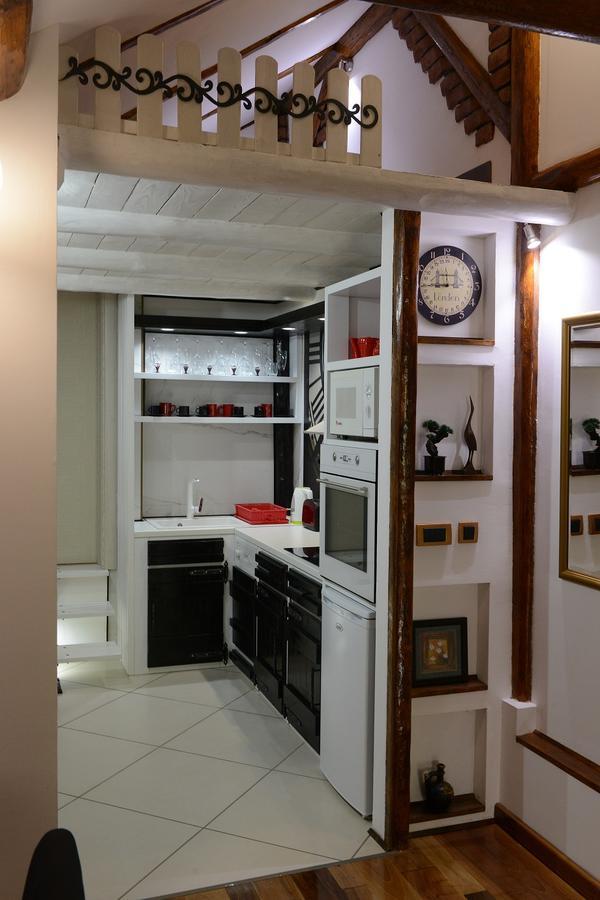 Apartman Rustik Belgrado Buitenkant foto
