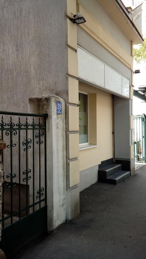 Apartman Rustik Belgrado Buitenkant foto